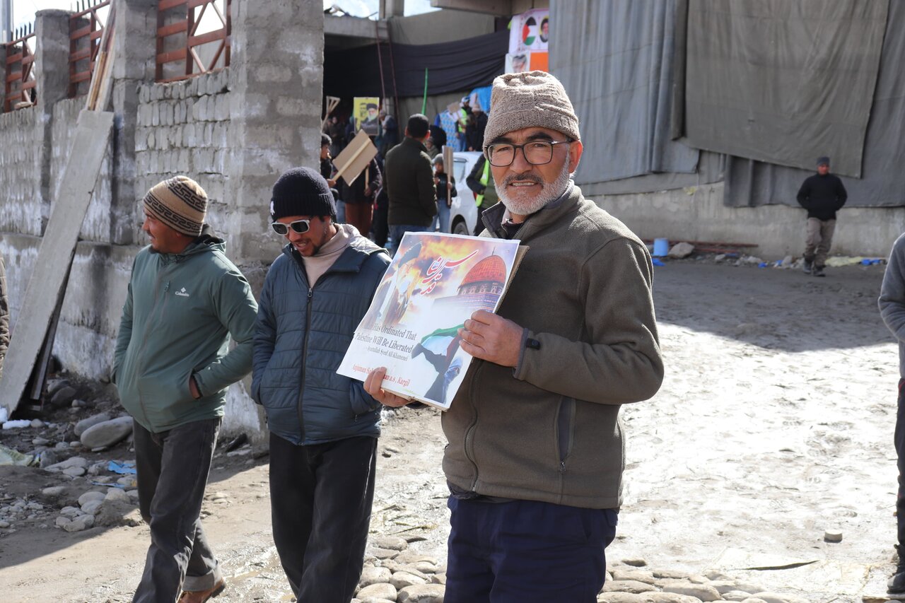 कारिगलः अंजुमन साहेबज़ ज़मान की ओर से विश्व कुद़स दिवस पर रैली / अमेरिकी और इज़रायली अत्याचारो के खिलाफ़ गगन भेदी नारे, सुप्रीम लीडर से बैअत का नवीनीकरण