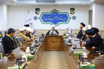 تصاویر/ جلسه بصیرتی ویژه کادر مدیریت و مدارس علمیه شهرستان یزد