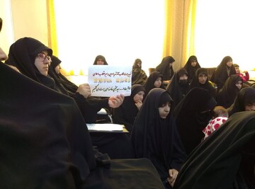 تصاویر | بیعت طلاب خواهر  آذرشهر با رهبر جدید انقلاب اسلامی ایران