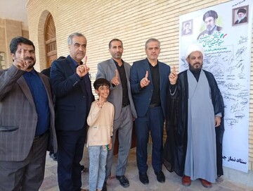 تصاویر/ امضای طومار بیعت با رهبر انقلاب در دلوار