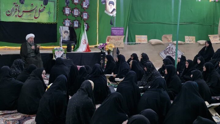 تصاویر/ آیین جزء خوانی قرآن حرم مطهر شهدای گمنام روستای حسین آباد کویر