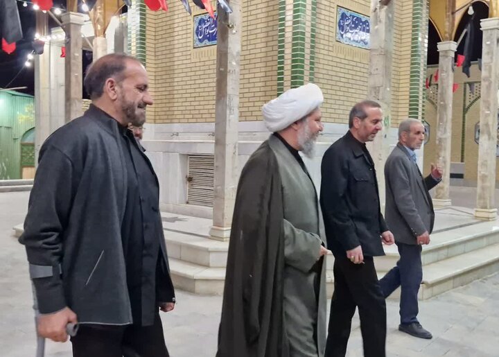 تصاویر/ آیین جزء خوانی قرآن حرم مطهر شهدای گمنام روستای حسین آباد کویر