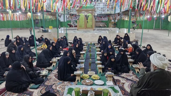 تصاویر/ آیین جزء خوانی قرآن حرم مطهر شهدای گمنام روستای حسین آباد کویر