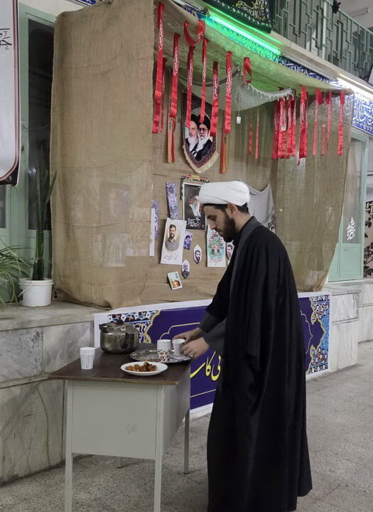 تصاویر/ حضور طلاب جهادی مدرسه علمیه آیت‌الله مدنی کاشانی(ره) کنار مردم مقاوم