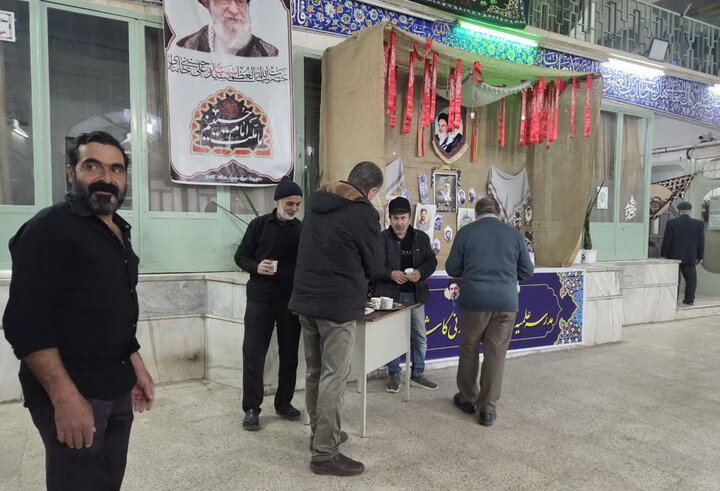 تصاویر/ حضور طلاب جهادی مدرسه علمیه آیت‌الله مدنی کاشانی(ره) کنار مردم مقاوم