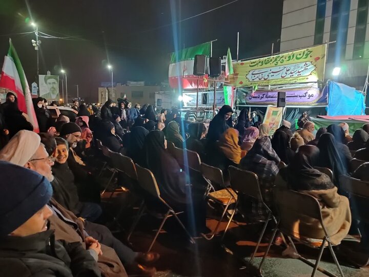 تصاویر/حضور باشکوه مردم سنندج  در شب 23 اسفندماه در میدان آزادی
