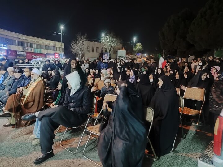 تصاویر/حضور باشکوه مردم سنندج  در شب 23 اسفندماه در میدان آزادی