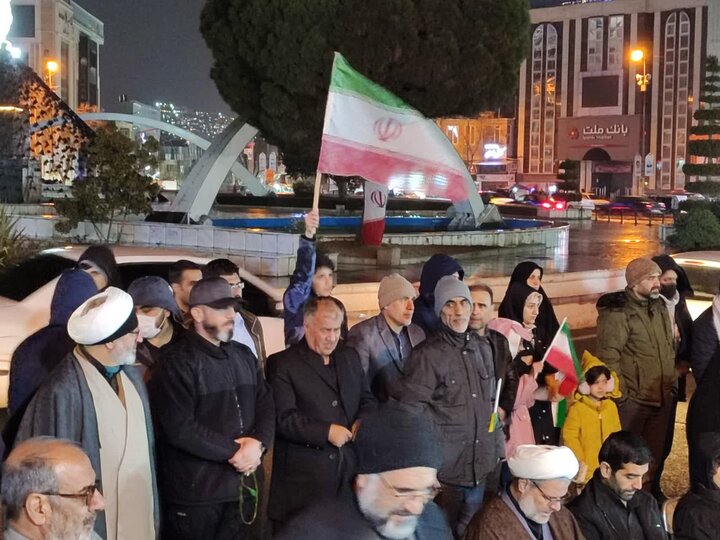 تصاویر/حضور باشکوه مردم سنندج  در شب 23 اسفندماه در میدان آزادی