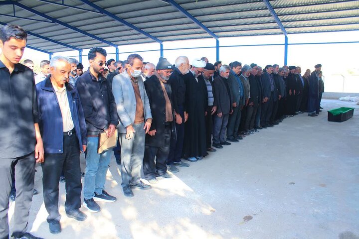تصاویر/ تشییع و خاکسپاری دو پدر شهید در اردکان