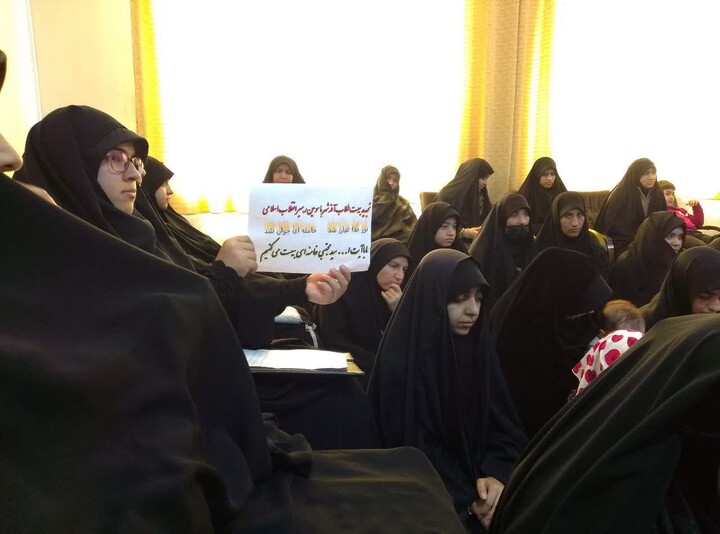 تصاویر | بیعت طلاب خواهر  آذرشهر با رهبر جدید انقلاب اسلامی ایران