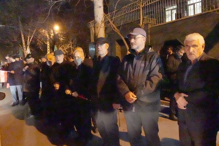 تصاویر/ تجمع خانواده معظم شهدا و ایثارگران مقابل دفتر سازمان ملل متحد