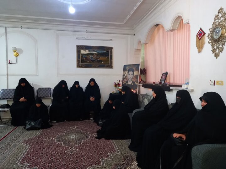 تصاویر/دیدار مدیر و کادر حوزه علمیه خواهران لرستان با خانواده شهید احسان حسینی