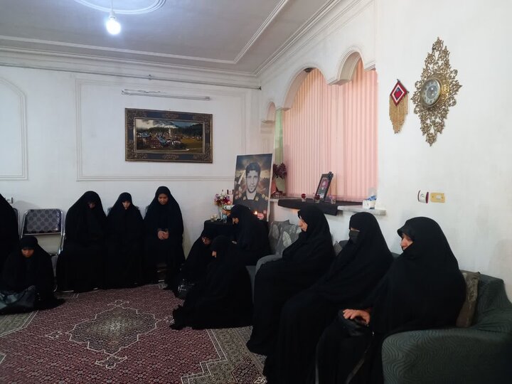 تصاویر/دیدار مدیر و کادر حوزه علمیه خواهران لرستان با خانواده شهید احسان حسینی