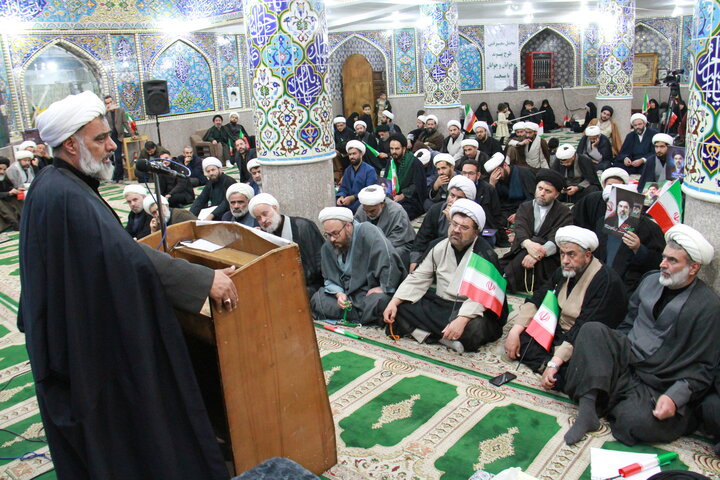 اجتماع بیعت علما و روحانیت چهارمحال و بختیاری با رهبر معظم انقلاب اسلامی
