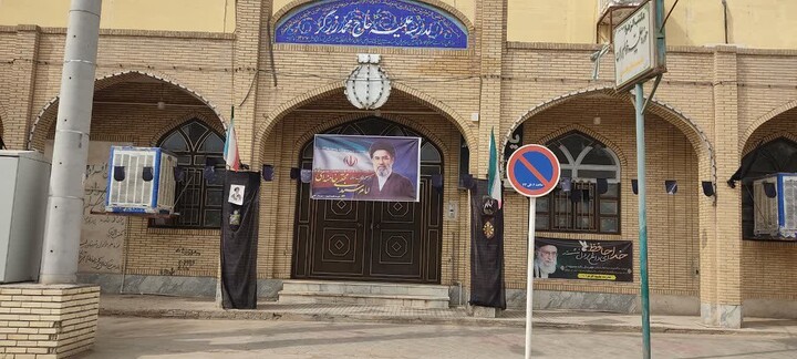 تصاویر| توزیع پرچم عزا در حاشیه تجمع بزرگ بانوان طبس