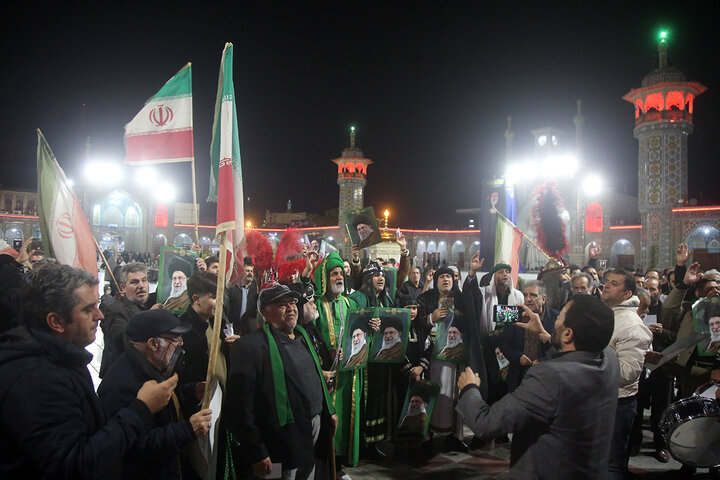 بیعت تعزیه‌داران استان قم با رهبر جدید انقلاب در حرم بانوی کرامت