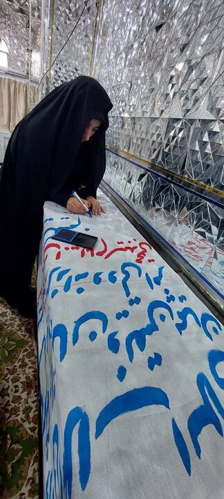 تصاویر/ تهیه و امضای طومار بیعت توسط بانوان طلبه استان کرمان