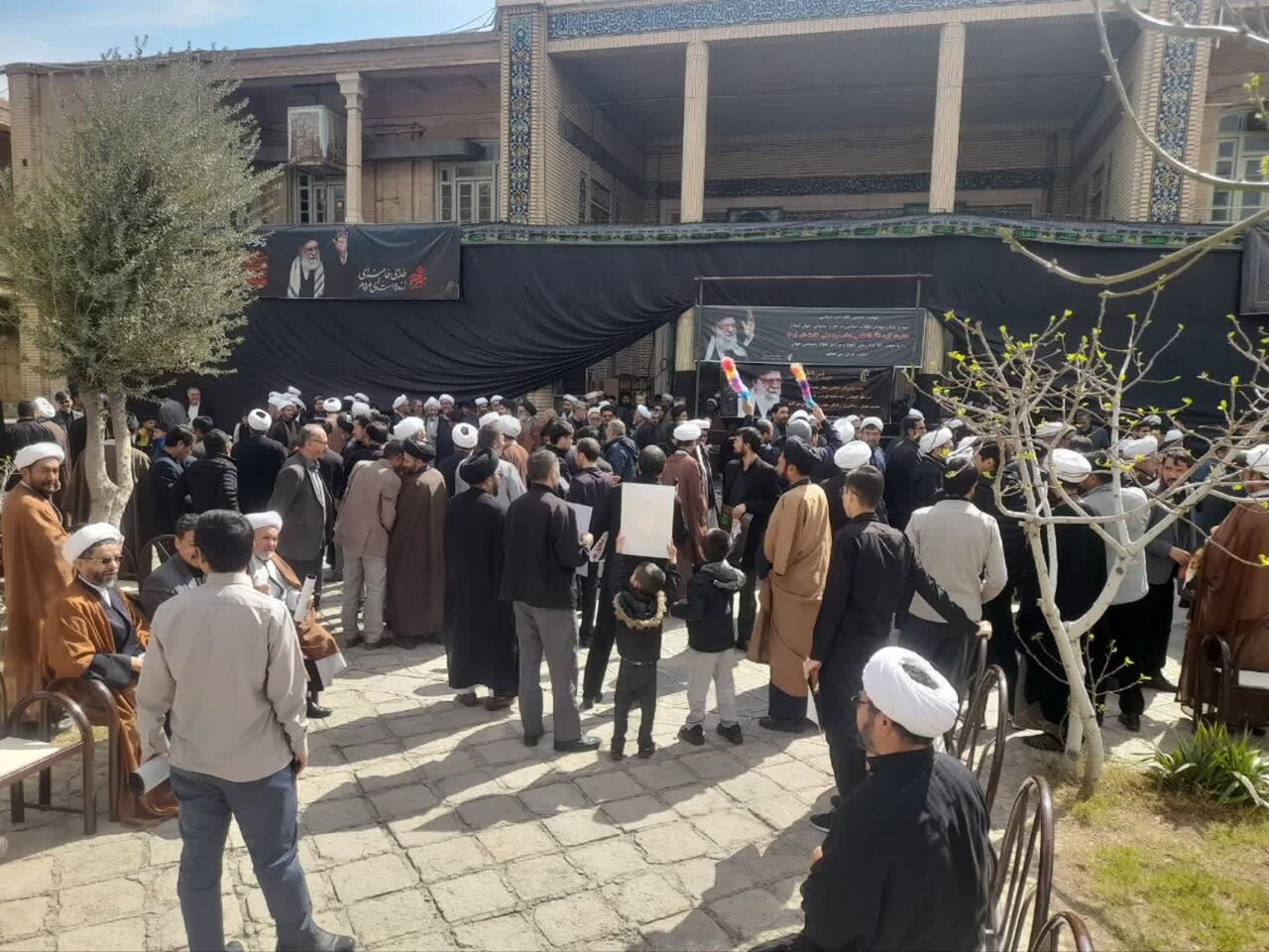 تجمع  طلاب و فضلای افغانستان در مسجد مدرسه حجتیه
