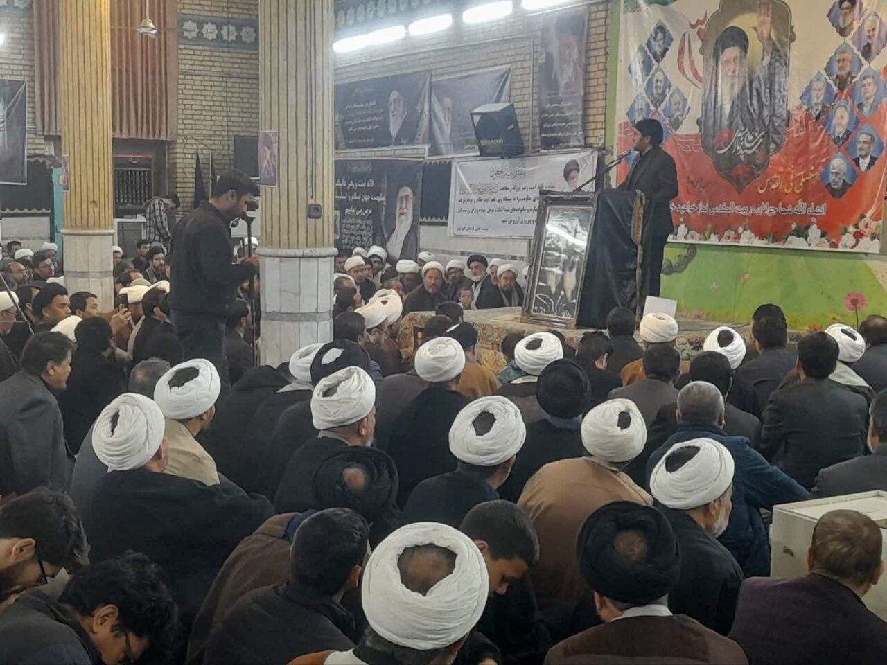 تجمع  طلاب و فضلای افغانستان در مسجد مدرسه حجتیه