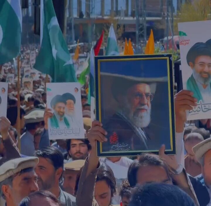 تصاویری دیدنی از ابراز محبت شیعیان پاراچنار نسبت به رهبر انقلاب اسلامی+ فیلم