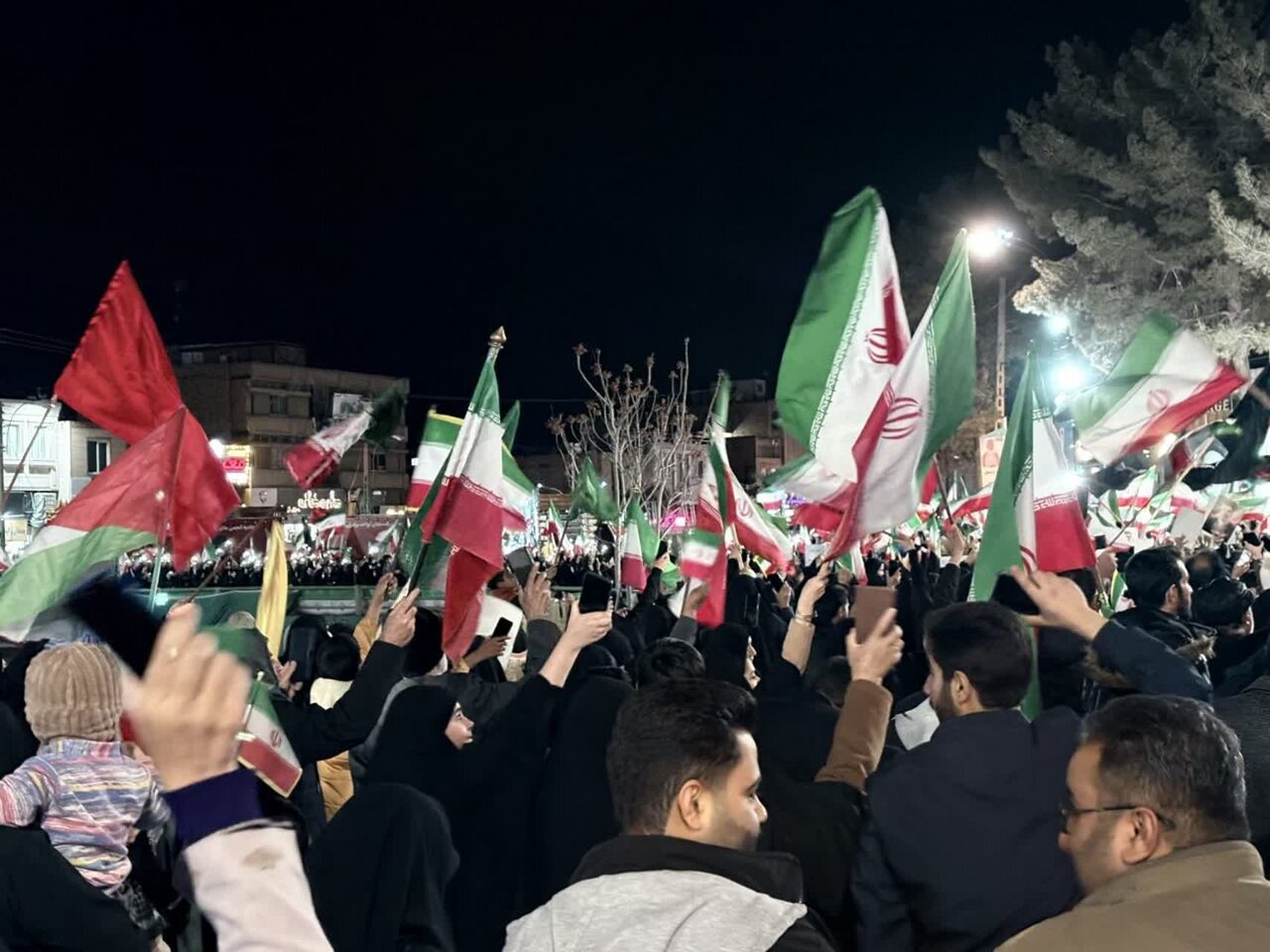 رمز مقاومت ملت ایران همان رمز مقاومت ۷۲ تن در کربلا است