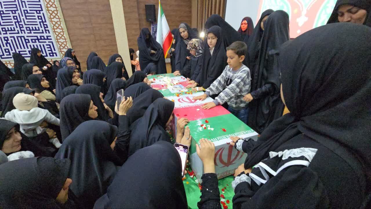 بانوان طلبه مدرسه علمیه نرجسیه سیرجان در صف مقدم جبهه جهاد رمضان+تصاویر