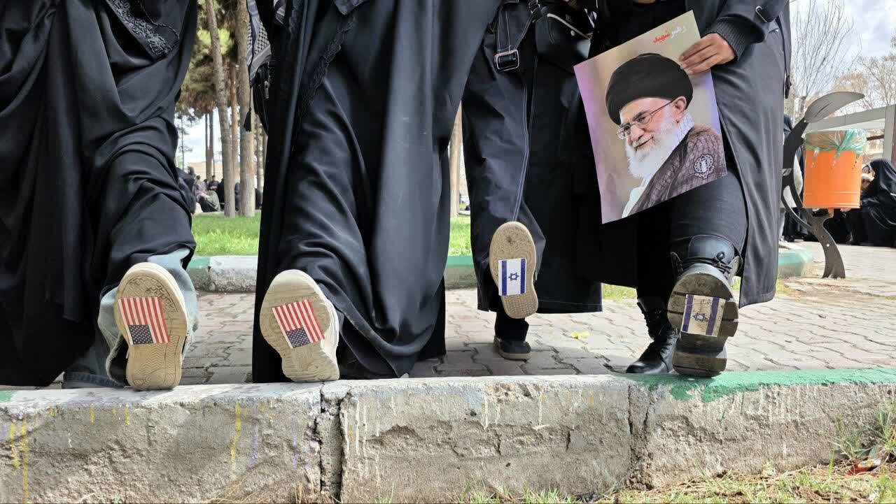بانوان طلبه مدرسه علمیه نرجسیه سیرجان در صف مقدم جبهه جهاد رمضان+تصاویر