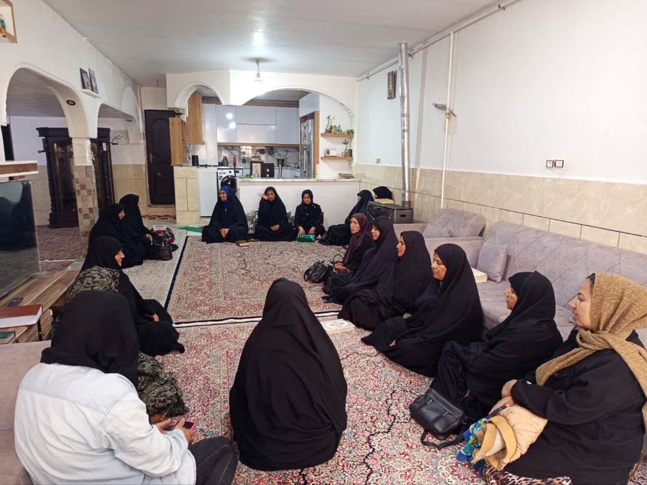 بانوان طلبه مدرسه علمیه نرجسیه سیرجان در صف مقدم جبهه جهاد رمضان+تصاویر