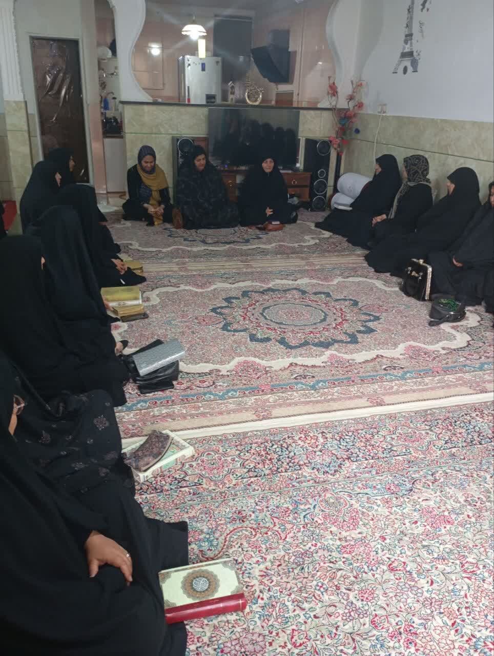 بانوان طلبه مدرسه علمیه نرجسیه سیرجان در صف مقدم جبهه جهاد رمضان+تصاویر