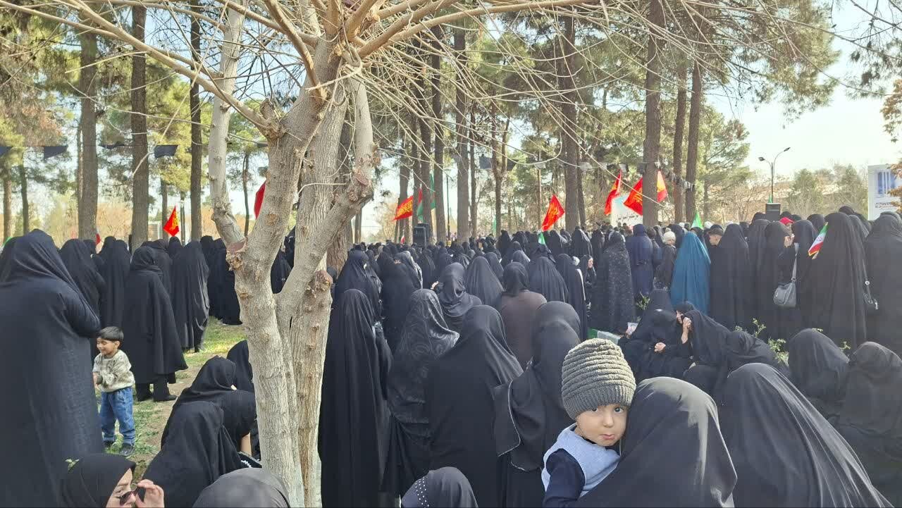 بانوان طلبه مدرسه علمیه نرجسیه سیرجان در صف مقدم جبهه جهاد رمضان+تصاویر