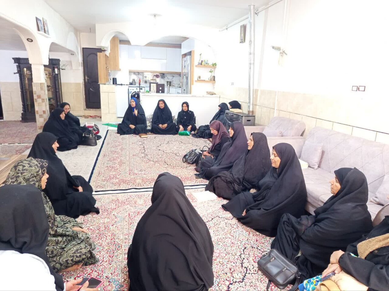 بانوان طلبه مدرسه علمیه نرجسیه سیرجان در صف مقدم جبهه جهاد رمضان+تصاویر