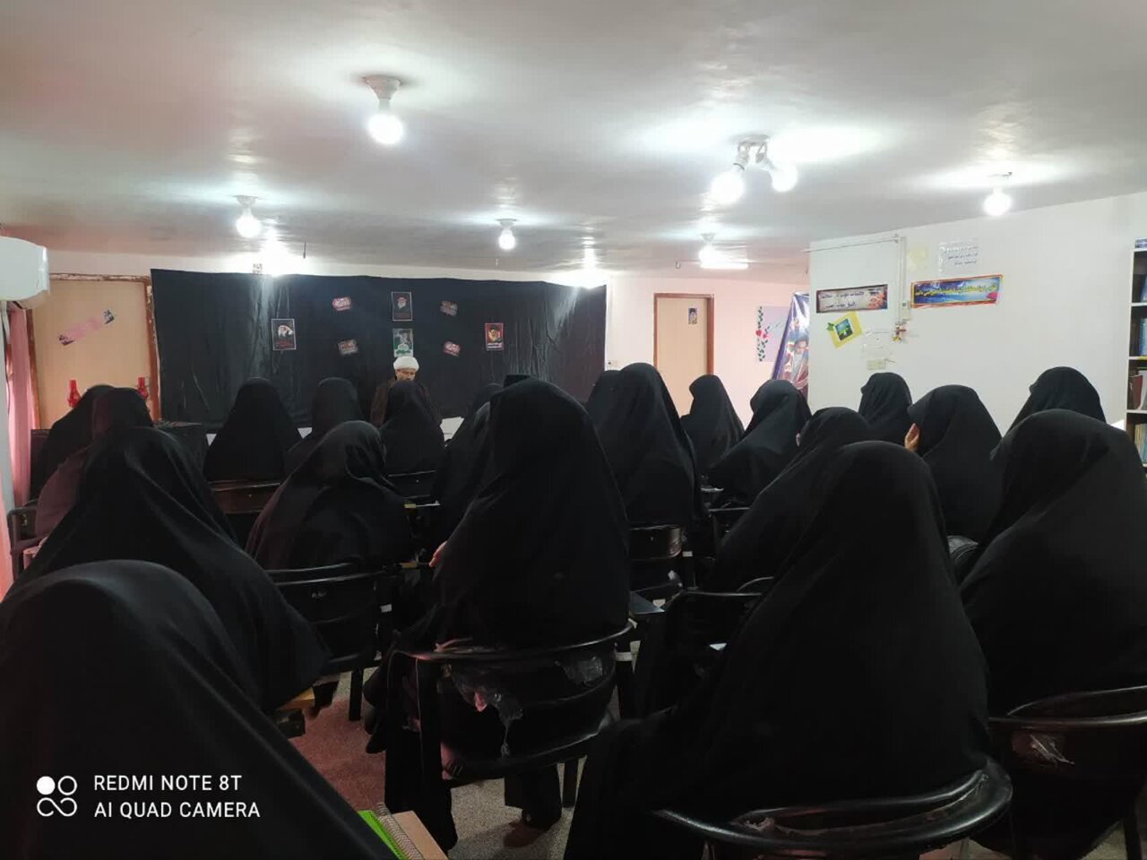 طلاب با تبیین معارف دینی روحیه جامعه را حفظ کنند