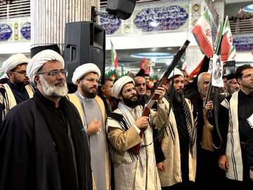 تصاویر / بیعت  بختیاری ها با حضرت آیت الله سید مجتبی خامنه‌ای(حفظه الله) در لردگان