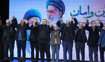 تصاویر/ عهد جمعی هنرمندان با حضرت آیت‌الله سید مجتبی خامنه‌ای