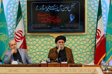 در رثای رهبر شهیدمان، محفل مادحین اهل بیت(ع) در جمکران برگزار شد