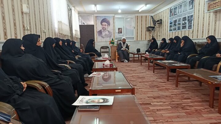 تصاویر/ بیعت حوزویان مدرسه علمیه فاطمه الزهرا کشکوئیه با رهبر سوم انقلاب
