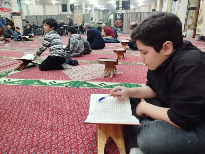 تصاویر/ محفل انس با قرآن به یاد شهدای جنگ رمضان در مسجد ولیعصر(عج)