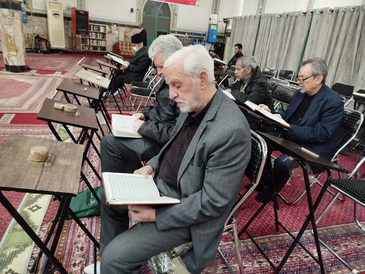 تصاویر/ محفل انس با قرآن به یاد شهدای جنگ رمضان در مسجد ولیعصر(عج)