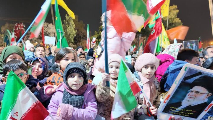 تصاویر/مراسم شبی با شهدا و حماسه حضور مردم اراک