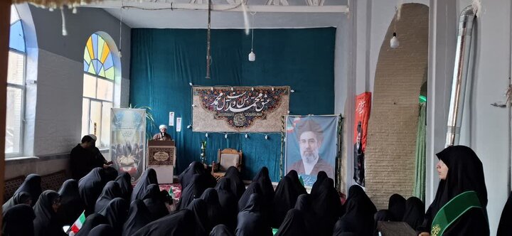 بیعت طلاب مدرسه علمیه الزهرا و فاطمه‌الزهرا اراک با حضرت آیت الله سید مجتبی خامنه‌ای