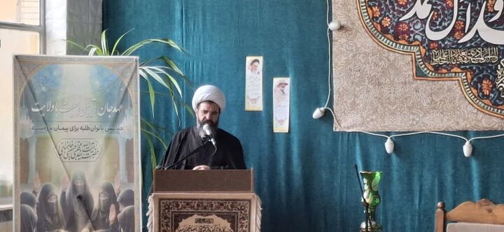 بیعت طلاب مدرسه علمیه الزهرا و فاطمه‌الزهرا اراک با حضرت آیت الله سید مجتبی خامنه‌ای
