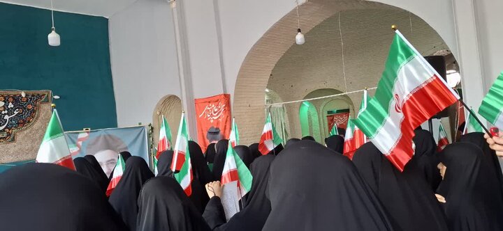 بیعت طلاب مدرسه علمیه الزهرا و فاطمه‌الزهرا اراک با حضرت آیت الله سید مجتبی خامنه‌ای