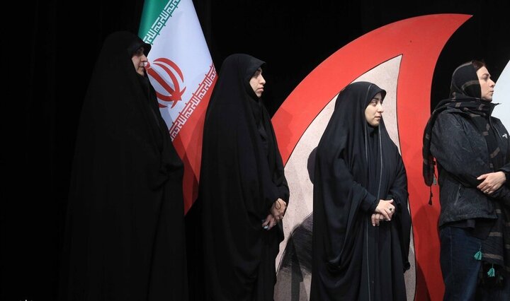 تصاویر/ عهد جمعی هنرمندان با حضرت آیت‌الله سید مجتبی خامنه‌ای
