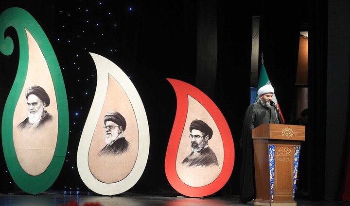 تصاویر/ عهد جمعی هنرمندان با حضرت آیت‌الله سید مجتبی خامنه‌ای