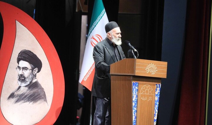 تصاویر/ عهد جمعی هنرمندان با حضرت آیت‌الله سید مجتبی خامنه‌ای