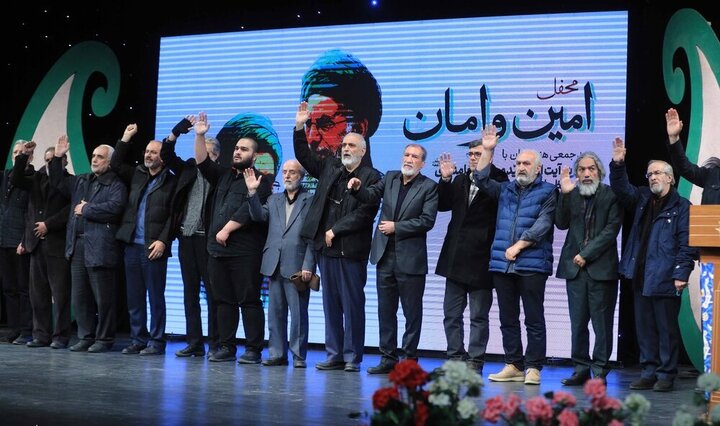 تصاویر/ عهد جمعی هنرمندان با حضرت آیت‌الله سید مجتبی خامنه‌ای