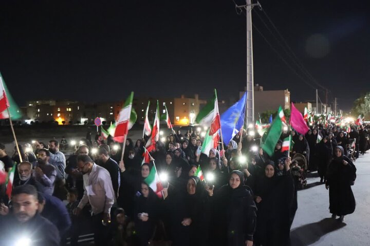 تصاویر/ راهپیمایی شبانه مردم عالیشهر در بیعت با رهبر انقلاب