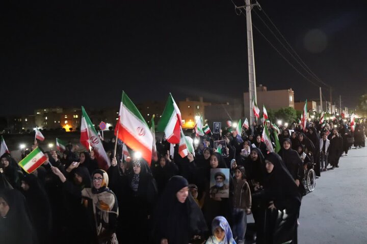 تصاویر/ راهپیمایی شبانه مردم عالیشهر در بیعت با رهبر انقلاب