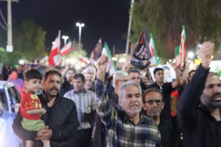 تصاویر/ راهپیمایی شبانه مردم عالیشهر در بیعت با رهبر انقلاب