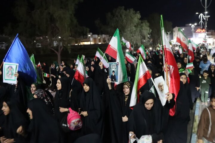 تصاویر/ راهپیمایی شبانه مردم عالیشهر در بیعت با رهبر انقلاب